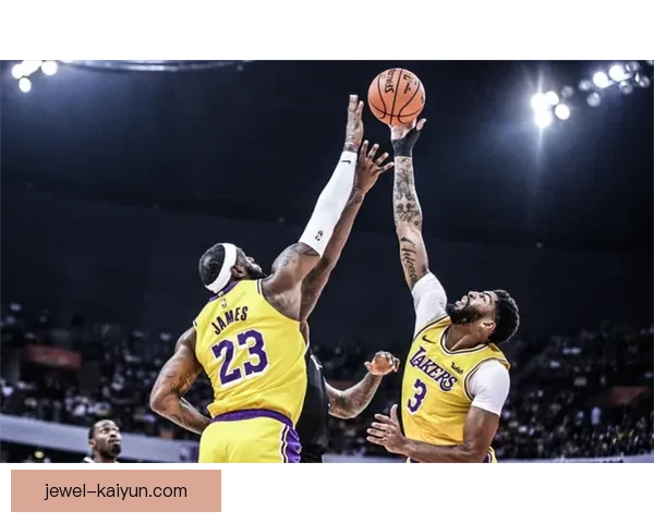 利桑德罗凭借凶狠防守助团队稳固后防线，状态回暖备受期待